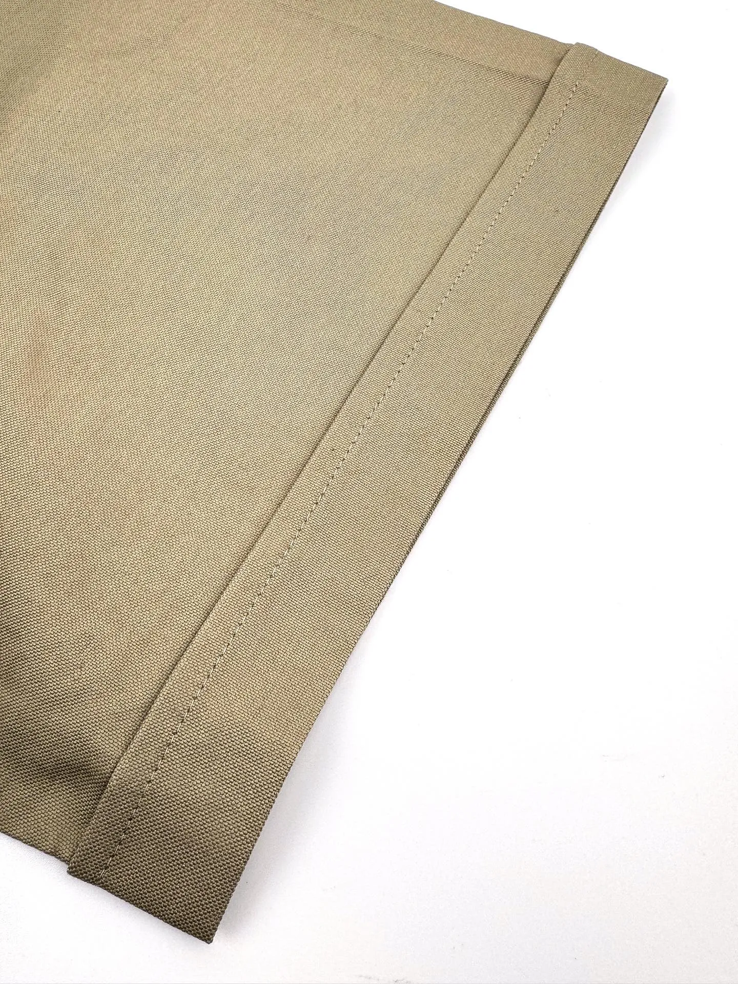 Ami Paris love embroidered short-sleeved shirt. Customized high-density double-ply Oxford spinning. Tight and smooth. Comfortable and close to the skin. Dressed in Paris Wheat Brown. Relaxed and casual. Elegant. Black silk thread dances on the chest with love embroidery. Low-key and powerful. It uses pockets as the boundary to hide the French romance. It is the ultimate simplification of color. It uses the ultimate restraint to interpret an effortless sense of luxury. Process 1: Use imported machine embroidery technology. Use advanced computer control system and precision mechanical components to realize Ami love embroidery work with high precision and smooth and delicate lines. Process 2: The fabrics are washed and have a better hand feel. Not easy to deform, not easy to shrink, not easy to fade, and maintain long-term beauty. Accessories: Customized 1:1 Ami buttons. Customized 1:1 Ami trademark. Version: Loose version. Size: 37 38 39 40. Style number: BB 803.